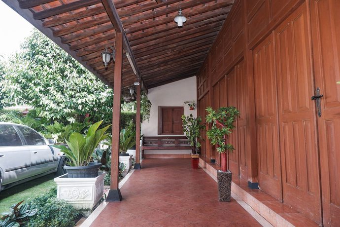 Imagen de los interiores del Hotel OYO 405 Wisma Yosoputro. Foto 19