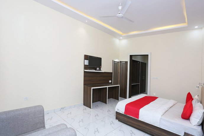 Imagen de la habitación del Hotel OYO 41721 Lal Havelii. Foto 13