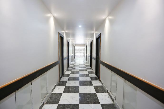 Imagen de los interiores del Hotel OYO 41721 Lal Havelii. Foto 17