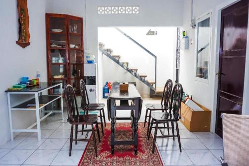 Imagen general del Hotel OYO 433 Nelvi Guest House Syariah. Foto 4