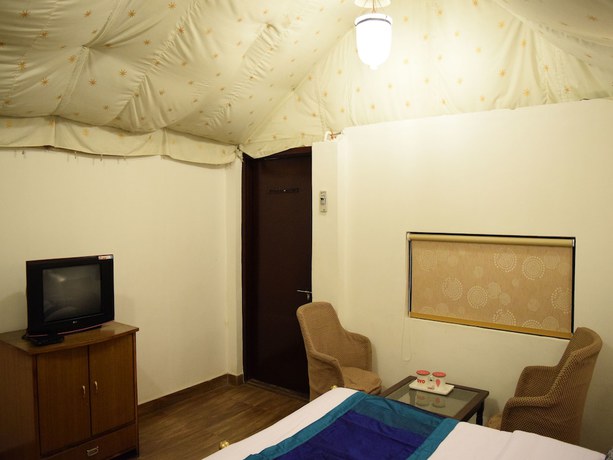 Imagen de la habitación del Hotel OYO 4353 Aravali Tent Resort. Foto 7