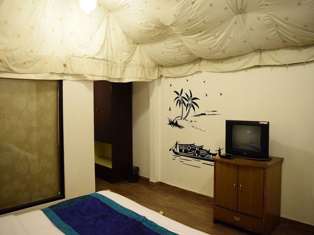 Imagen de la habitación del Hotel OYO 4353 Aravali Tent Resort. Foto 11