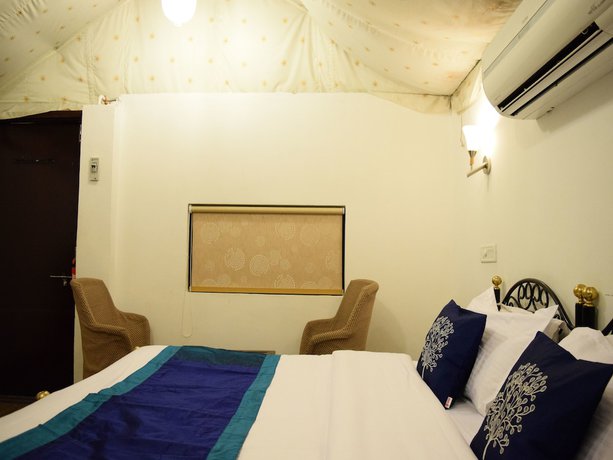 Imagen de la habitación del Hotel OYO 4353 Aravali Tent Resort. Foto 13