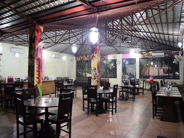Imagen del bar/restaurante del Hotel OYO 4353 Aravali Tent Resort. Foto 5