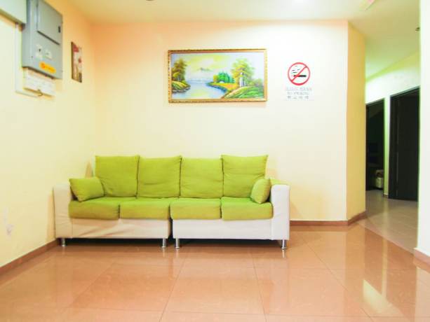 Imagen de los interiores del Hotel OYO 43962 Ezzy In. Foto 19