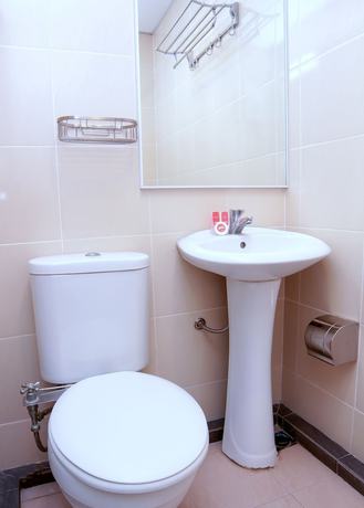Imagen de la habitación del Hotel OYO 44054 Holiday Mansion Inn. Foto 12