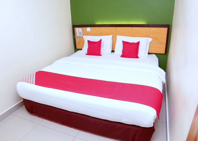 Imagen de la habitación del Hotel OYO 44054 Holiday Mansion Inn. Foto 14