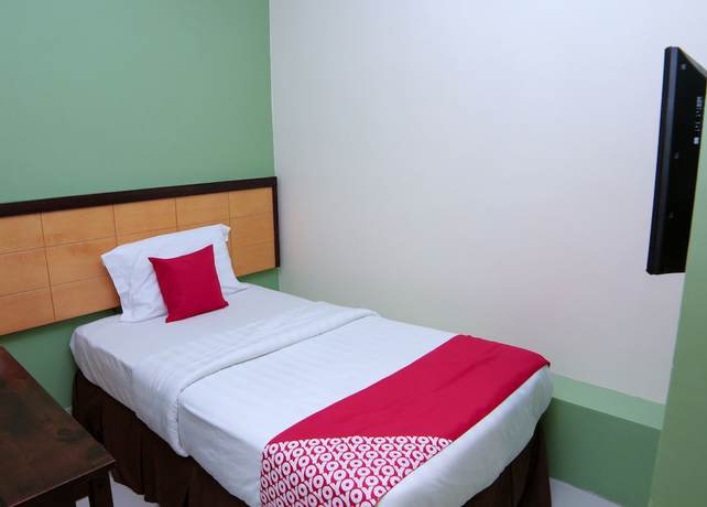 Imagen de la habitación del Hotel OYO 44054 Holiday Mansion Inn. Foto 15