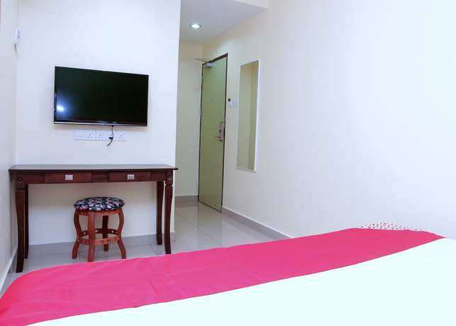 Imagen de la habitación del Hotel OYO 44054 Holiday Mansion Inn. Foto 17