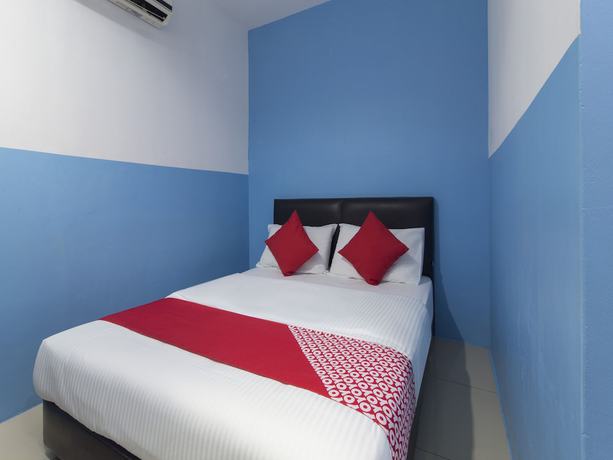 Imagen de la habitación del Hotel OYO 44072 Mines Cempaka. Foto 3
