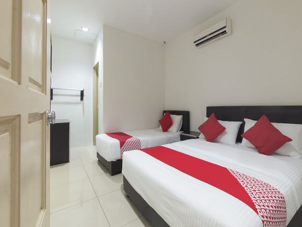 Imagen de la habitación del Hotel OYO 44072 Mines Cempaka. Foto 16