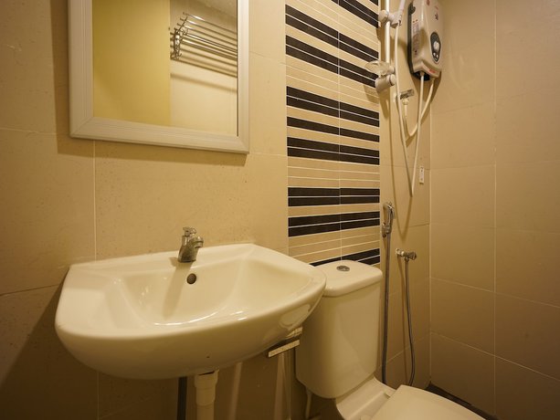 Imagen de la habitación del Hotel OYO 44086 JJ. Foto 3