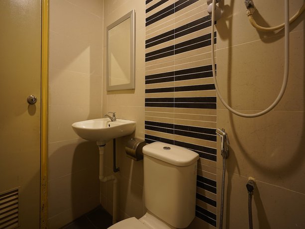 Imagen de la habitación del Hotel OYO 44086 JJ. Foto 8