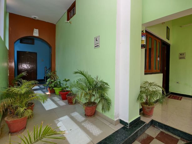 Imagen de los interiores del Hotel OYO 4409 Chaitanya Inn. Foto 18