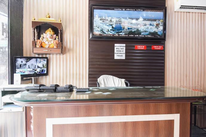 Imagen de los interiores del Hotel OYO 4430 Holy city. Foto 15