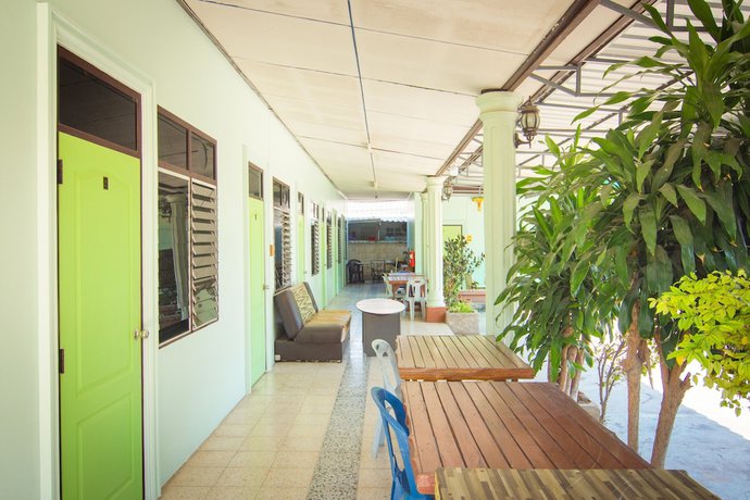 Imagen de los interiores del Hotel OYO 499 Pattaraporn. Foto 18