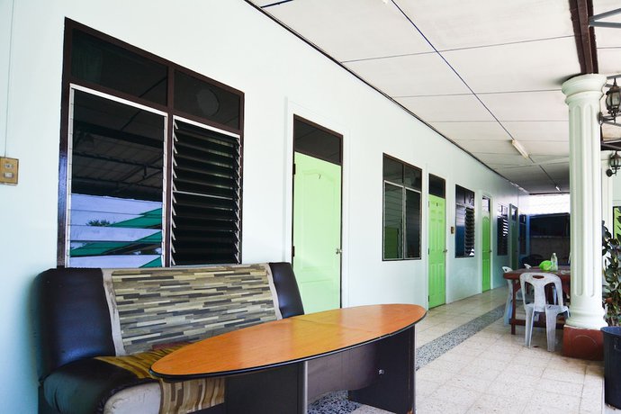 Imagen de los interiores del Hotel OYO 499 Pattaraporn. Foto 19