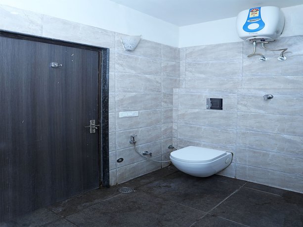 Imagen de la habitación del Hotel OYO 5192 Laj Regency. Foto 10