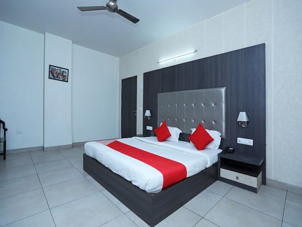 Imagen de la habitación del Hotel OYO 5192 Laj Regency. Foto 15