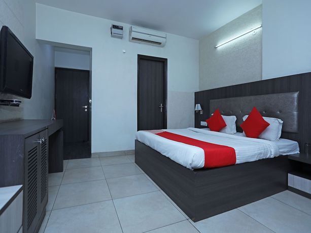 Imagen de la habitación del Hotel OYO 5192 Laj Regency. Foto 16