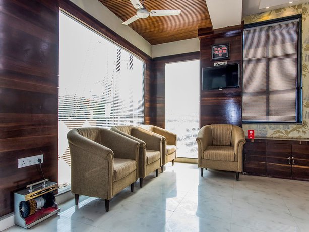 Imagen de los interiores del Hotel OYO 5253 Orange Lily. Foto 17