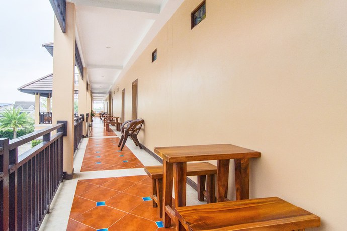 Imagen de los interiores del Hotel OYO 561 Kor Wanburi. Foto 11