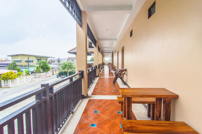 Imagen de los interiores del Hotel OYO 561 Kor Wanburi. Foto 13