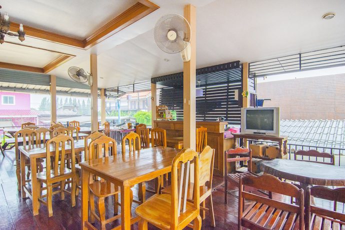 Imagen de los interiores del Hotel OYO 561 Kor Wanburi. Foto 17