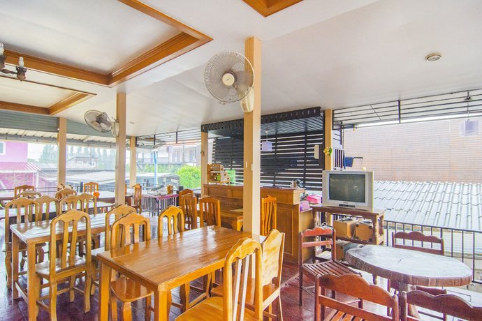 Imagen de los interiores del Hotel OYO 561 Kor Wanburi. Foto 19