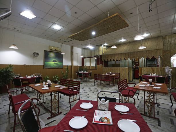 Imagen del bar/restaurante del Hotel OYO 6001 City Palace. Foto 4