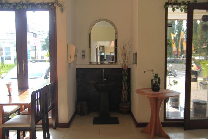 Imagen de los interiores del Hotel OYO 602 Hotel Hikmat Indah. Foto 17