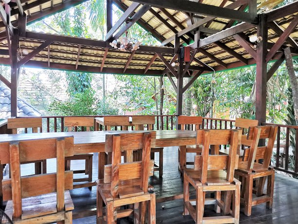 Imagen del bar/restaurante del Hotel OYO 604 Ruen Mai Horm Resort. Foto 5