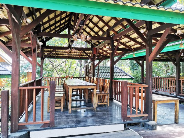 Imagen del bar/restaurante del Hotel OYO 604 Ruen Mai Horm Resort. Foto 6