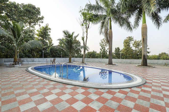 Imagen de la piscina del Hotel OYO 62100 Hill Top. Foto 20