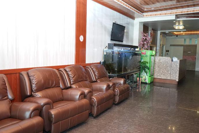 Imagen de los interiores del Hotel OYO 633 Ren Z Hotel. Foto 17