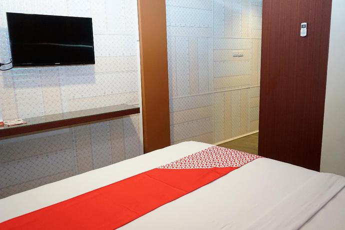 Imagen de la habitación del Hotel OYO 633 Ren Z Hotel. Foto 7