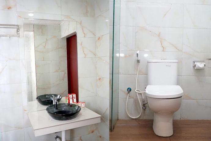 Imagen de la habitación del Hotel OYO 633 Ren Z Hotel. Foto 14