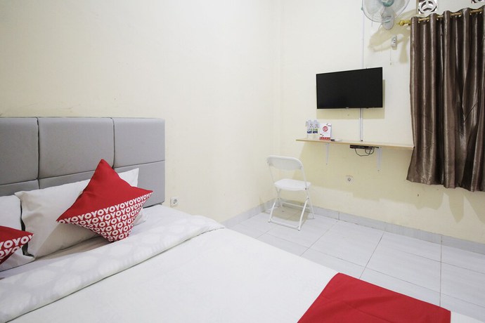 Imagen de la habitación del Hotel OYO 654 Fabio Guest House Syariah. Foto 2