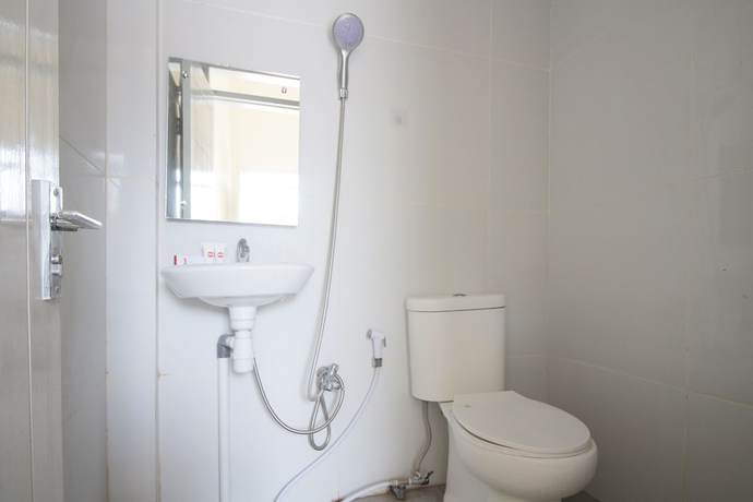 Imagen de la habitación del Hotel OYO 654 Fabio Guest House Syariah. Foto 3