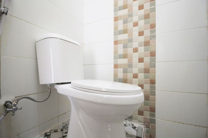 Imagen de la habitación del Hotel OYO 654 Fabio Guest House Syariah. Foto 6