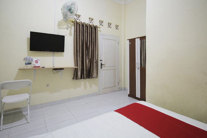 Imagen de la habitación del Hotel OYO 654 Fabio Guest House Syariah. Foto 8