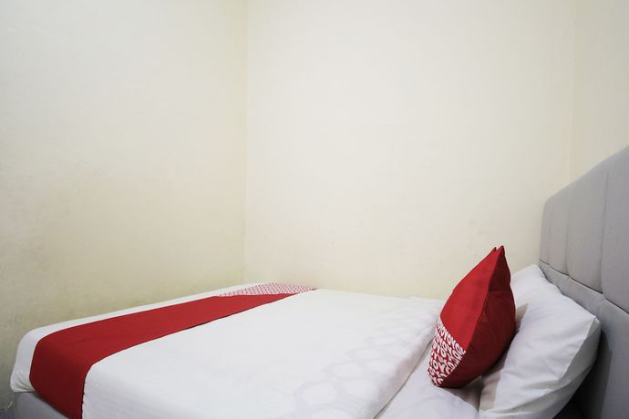 Imagen de la habitación del Hotel OYO 654 Fabio Guest House Syariah. Foto 13