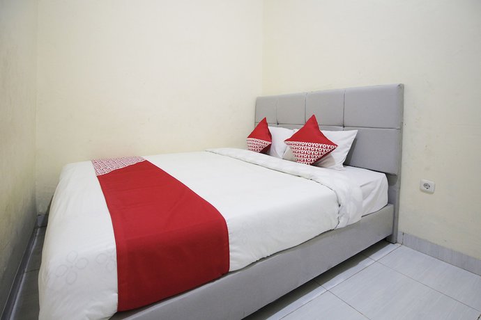 Imagen de la habitación del Hotel OYO 654 Fabio Guest House Syariah. Foto 16