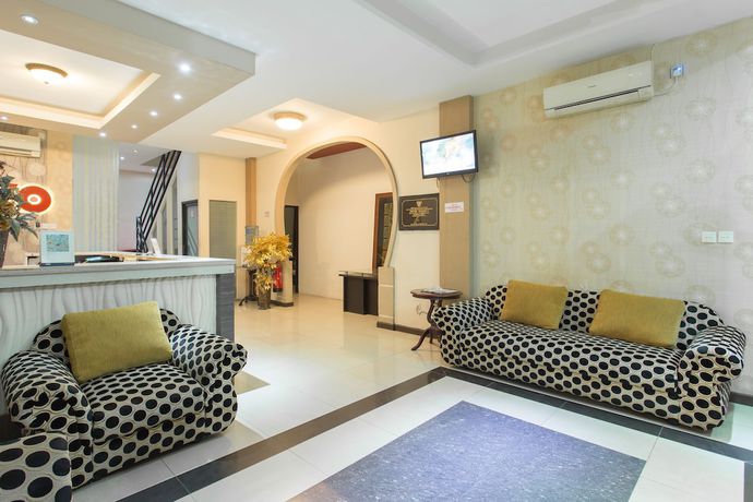 Imagen de los interiores del Hotel OYO 663 Sejati. Foto 12