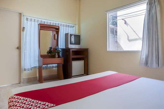 Imagen de la habitación del Hotel OYO 681 Paradise. Foto 12