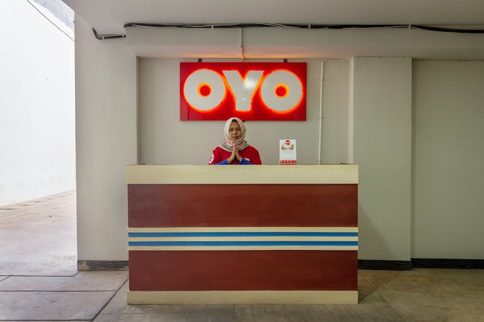 Imagen de los interiores del Hotel OYO 737 Kamar Keluarga Mahkota 8. Foto 14