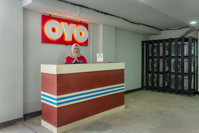 Imagen de los interiores del Hotel OYO 737 Kamar Keluarga Mahkota 8. Foto 15
