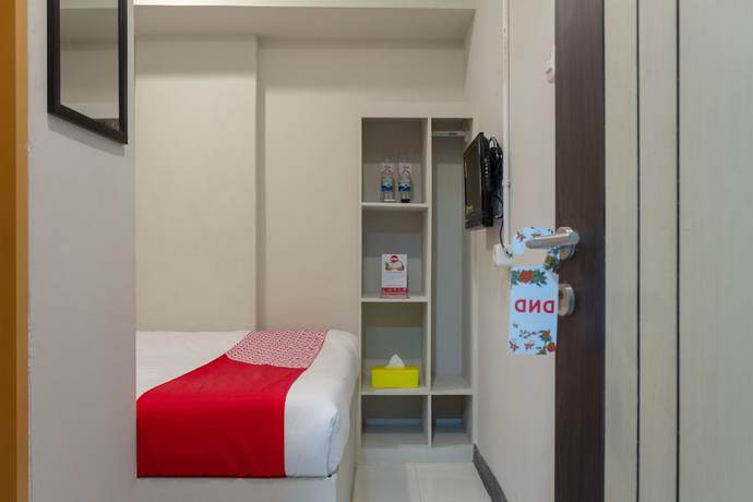 Imagen de la habitación del Hotel OYO 737 Kamar Keluarga Mahkota 8. Foto 10