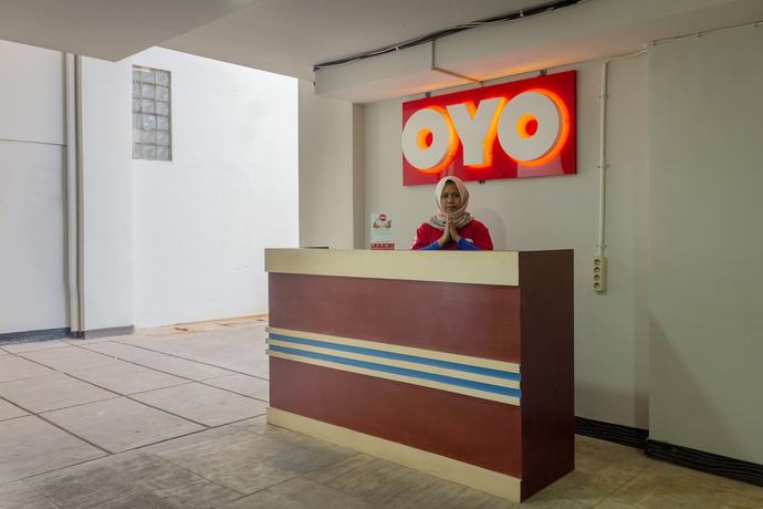 Imagen de los interiores del Hotel OYO 737 Kamar Keluarga Mahkota 8. Foto 19