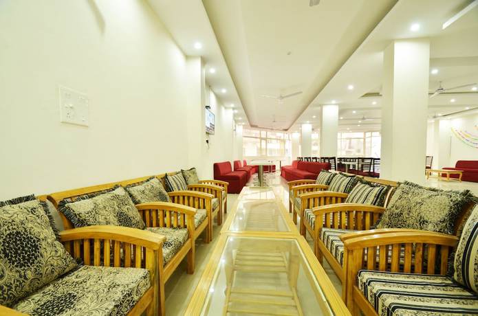 Imagen de los interiores del Hotel OYO 7372 Platinum Inn. Foto 17